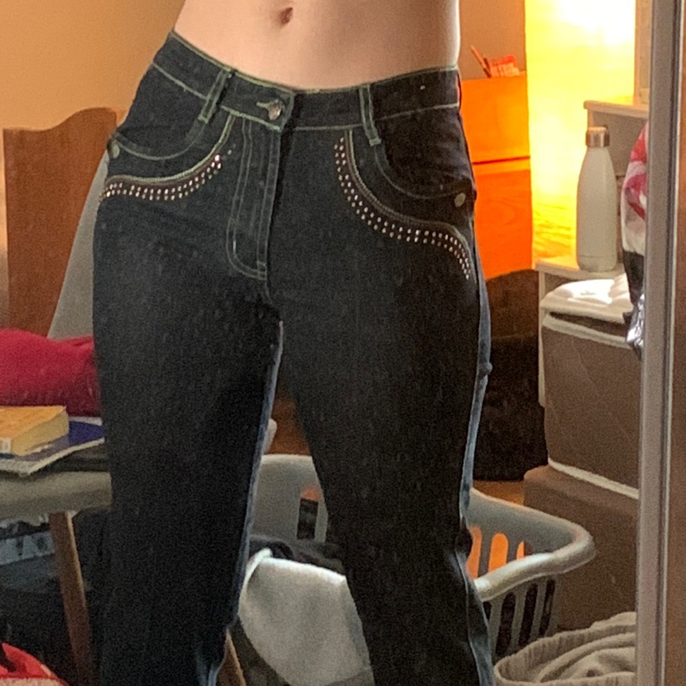Skinny low waited jeans, glitter details on the front and back pockets